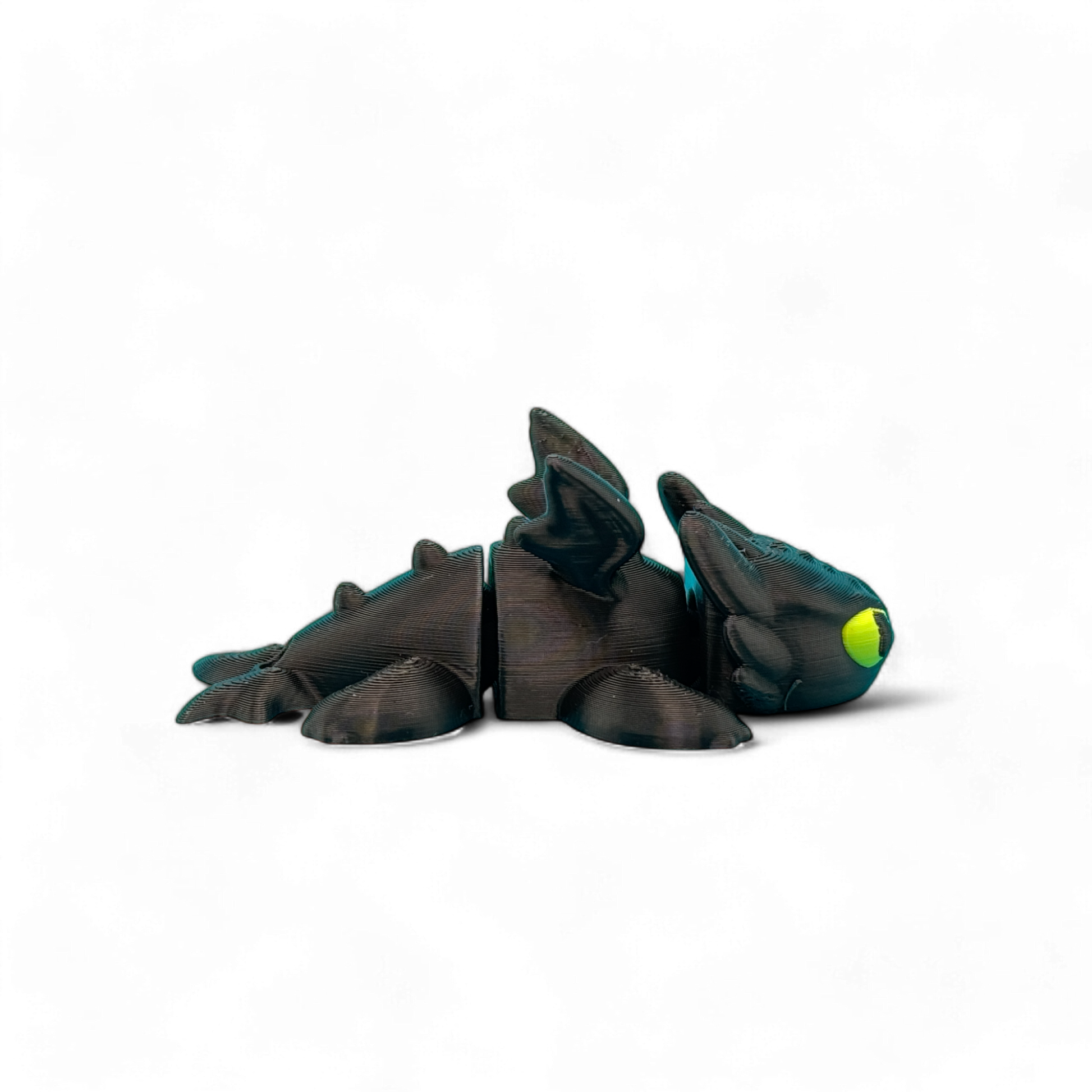 3D-Geprinte toothless flexi sleutelhanger, zwart lichaam met gif groene ogen, zijkant